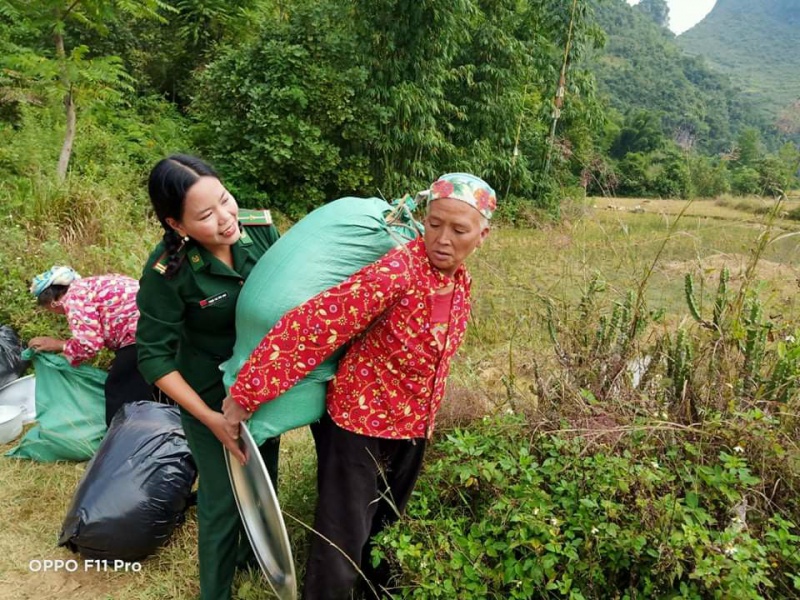 Thượng tá Phạm Vân Anh: Khi văn thơ dệt nên ‘mùa xuân’ biên giới